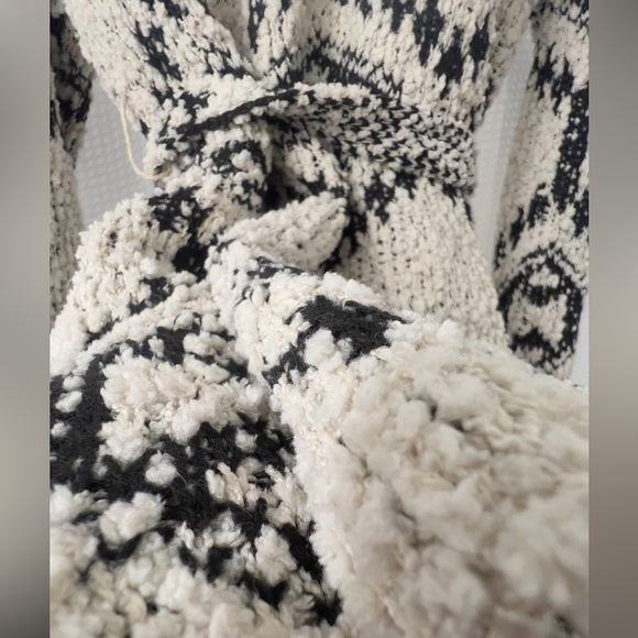 Gorgeous Cardigan Sweater - Picture 4 of 7